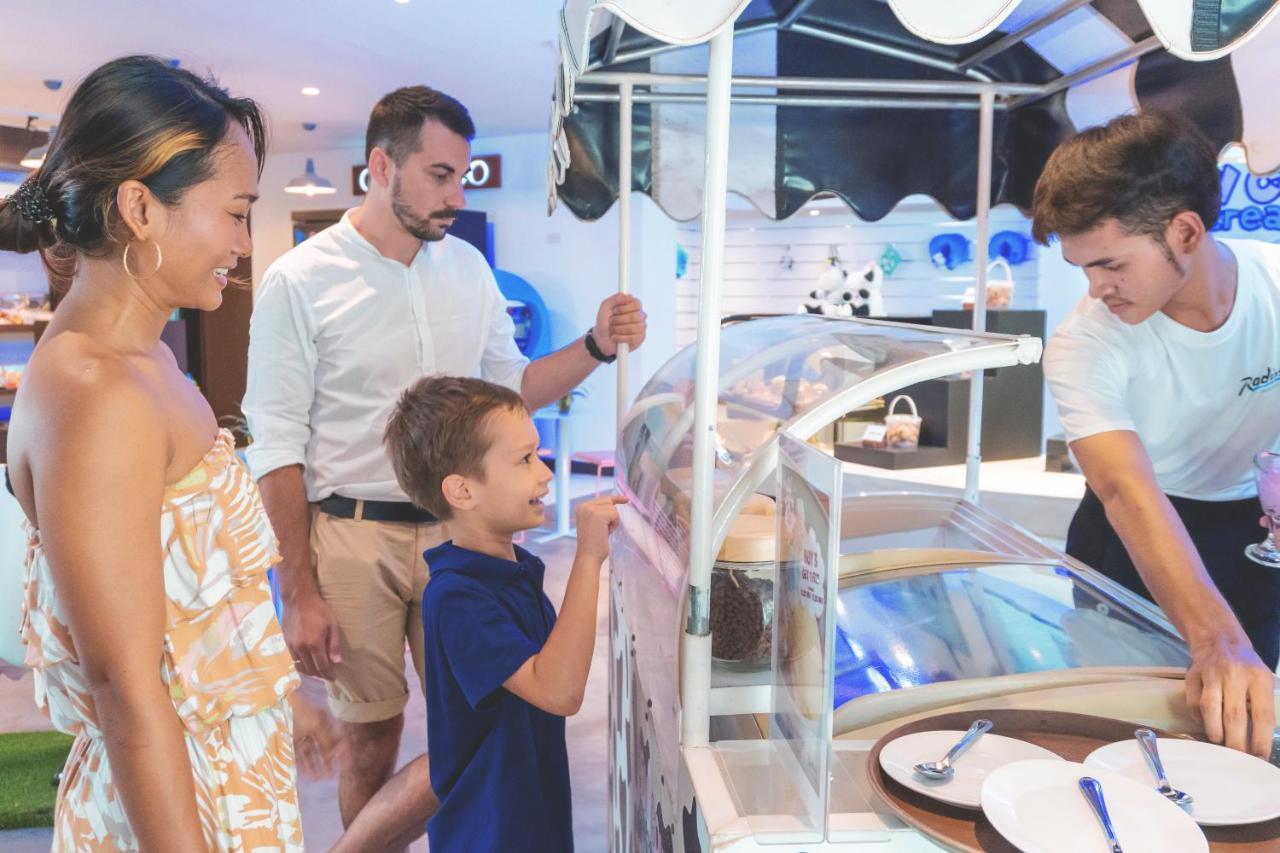 Radisson Resort And Suites Phuket Kamala Plajı Dış mekan fotoğraf